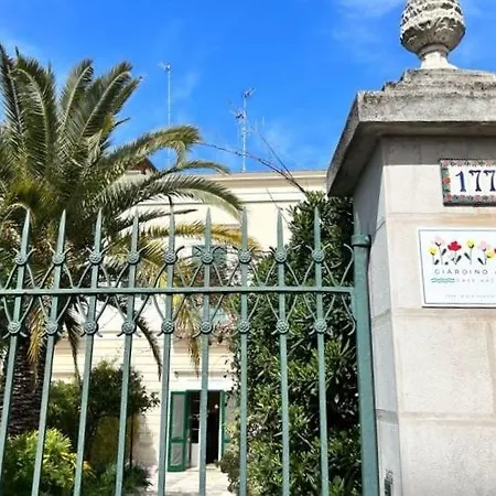Apartamento Giardino A Mare Bari Exterior foto